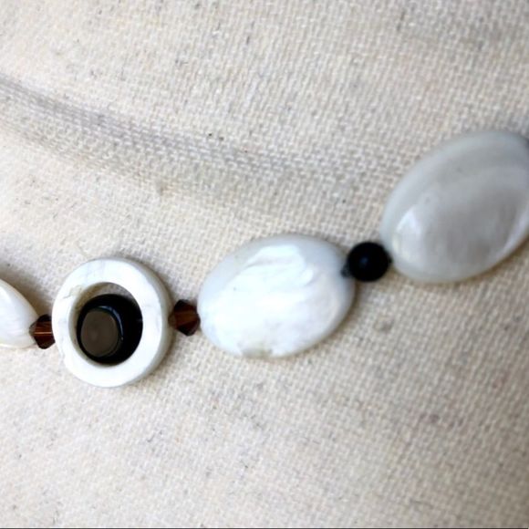 Shell necklace with pendant - Picture 2 of 7